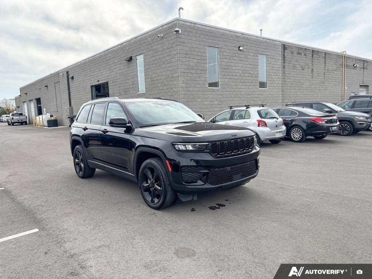 2023 Jeep Grand Cherokee Laredo 4dr 4x4 Photo