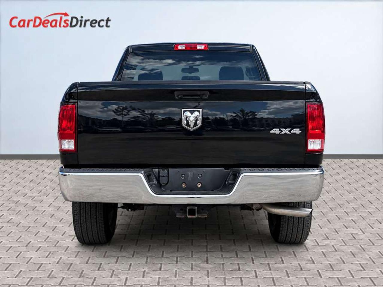 2019 RAM 1500 ST 4X4 / 3.6L V6 / QUAD CAB /  BACKUP CAMERA / CLEAN CARFAX Photo