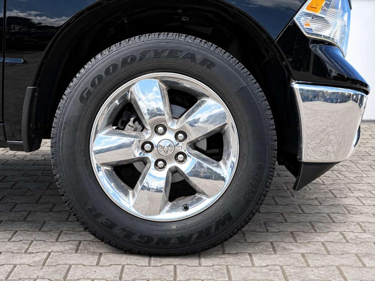 2019 RAM 1500 ST 4X4 / 3.6L V6 / QUAD CAB /  BACKUP CAMERA / CLEAN CARFAX Photo