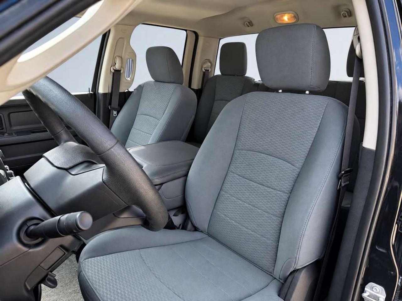 2019 RAM 1500 ST 4X4 / 3.6L V6 / QUAD CAB /  BACKUP CAMERA / CLEAN CARFAX Photo