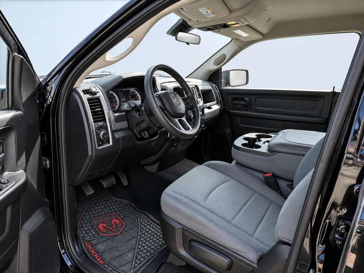 2019 RAM 1500 ST 4X4 / 3.6L V6 / QUAD CAB /  BACKUP CAMERA / CLEAN CARFAX Photo