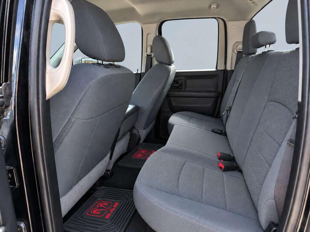 2019 RAM 1500 ST 4X4 / 3.6L V6 / QUAD CAB /  BACKUP CAMERA / CLEAN CARFAX Photo