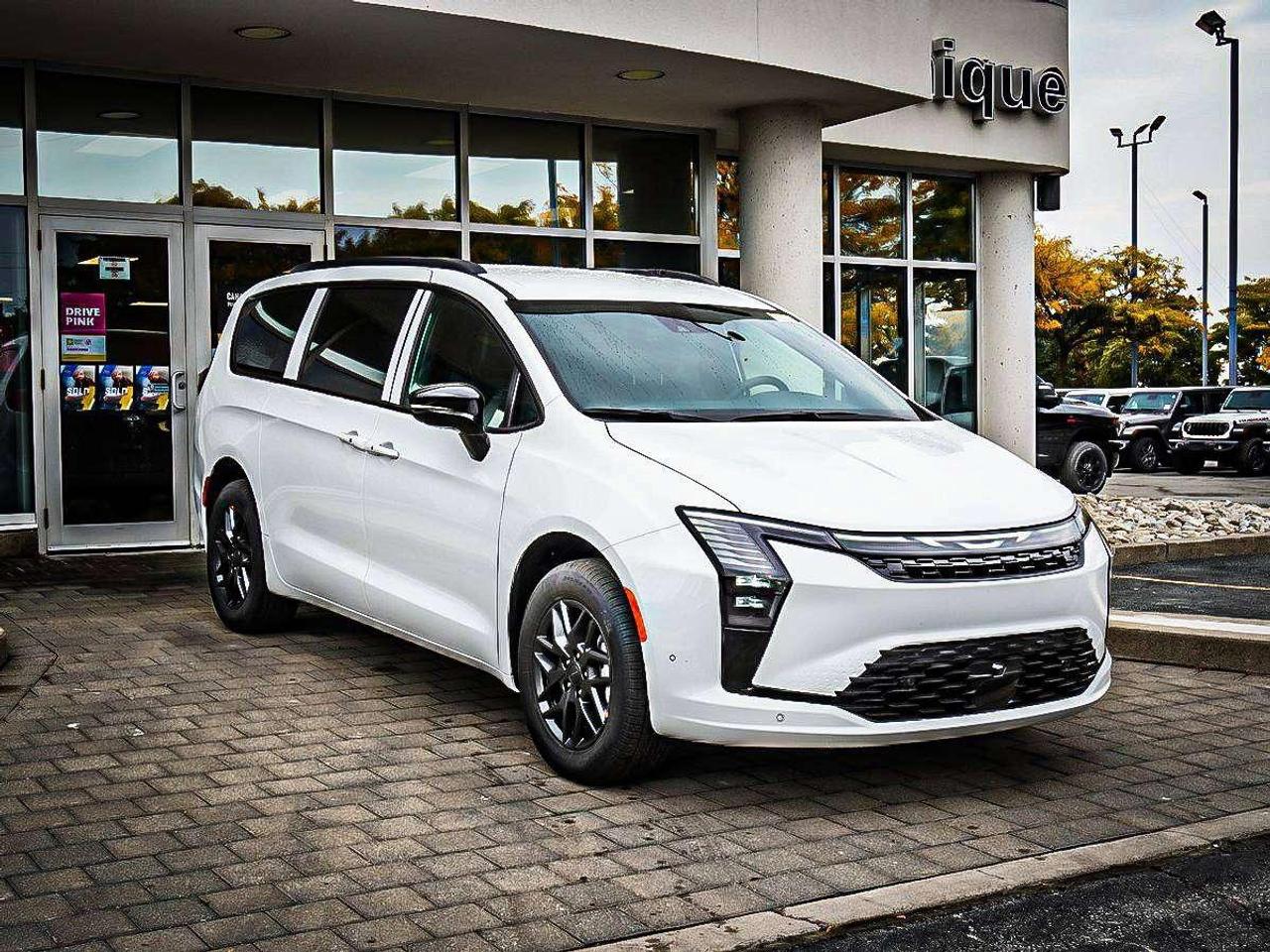 2027 Chrysler Pacifica  Photo