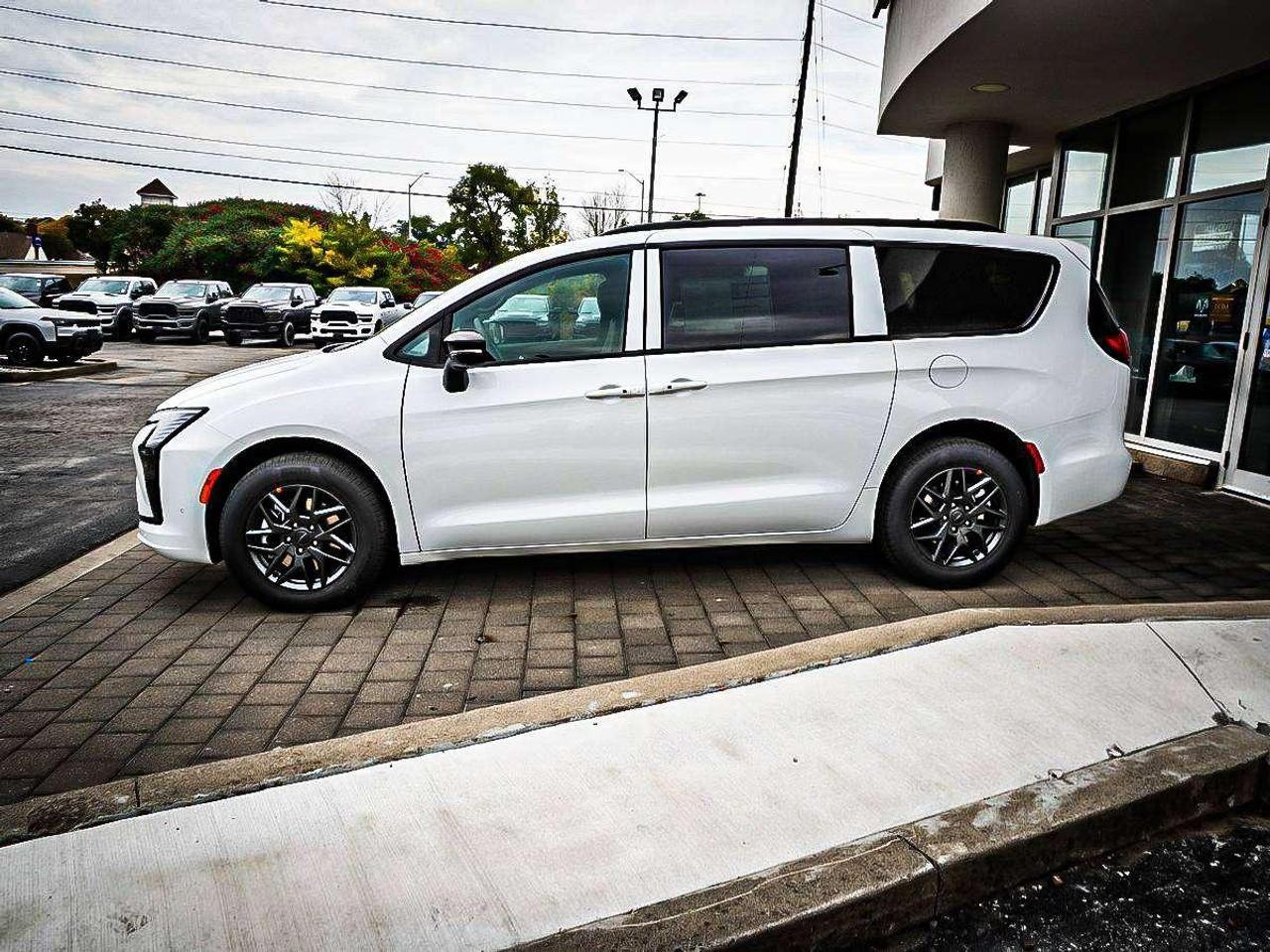 2027 Chrysler Pacifica  Photo