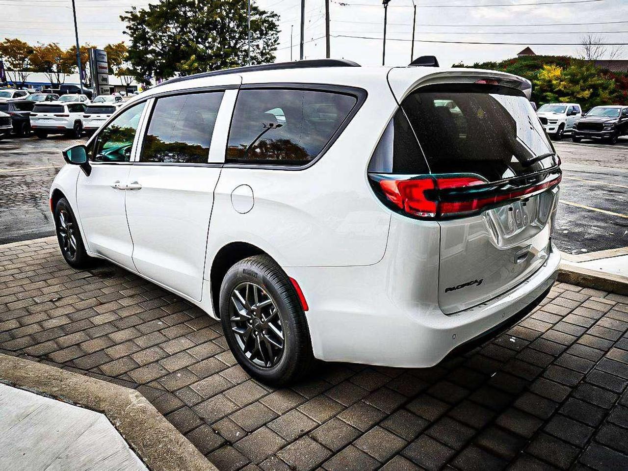 2027 Chrysler Pacifica  Photo