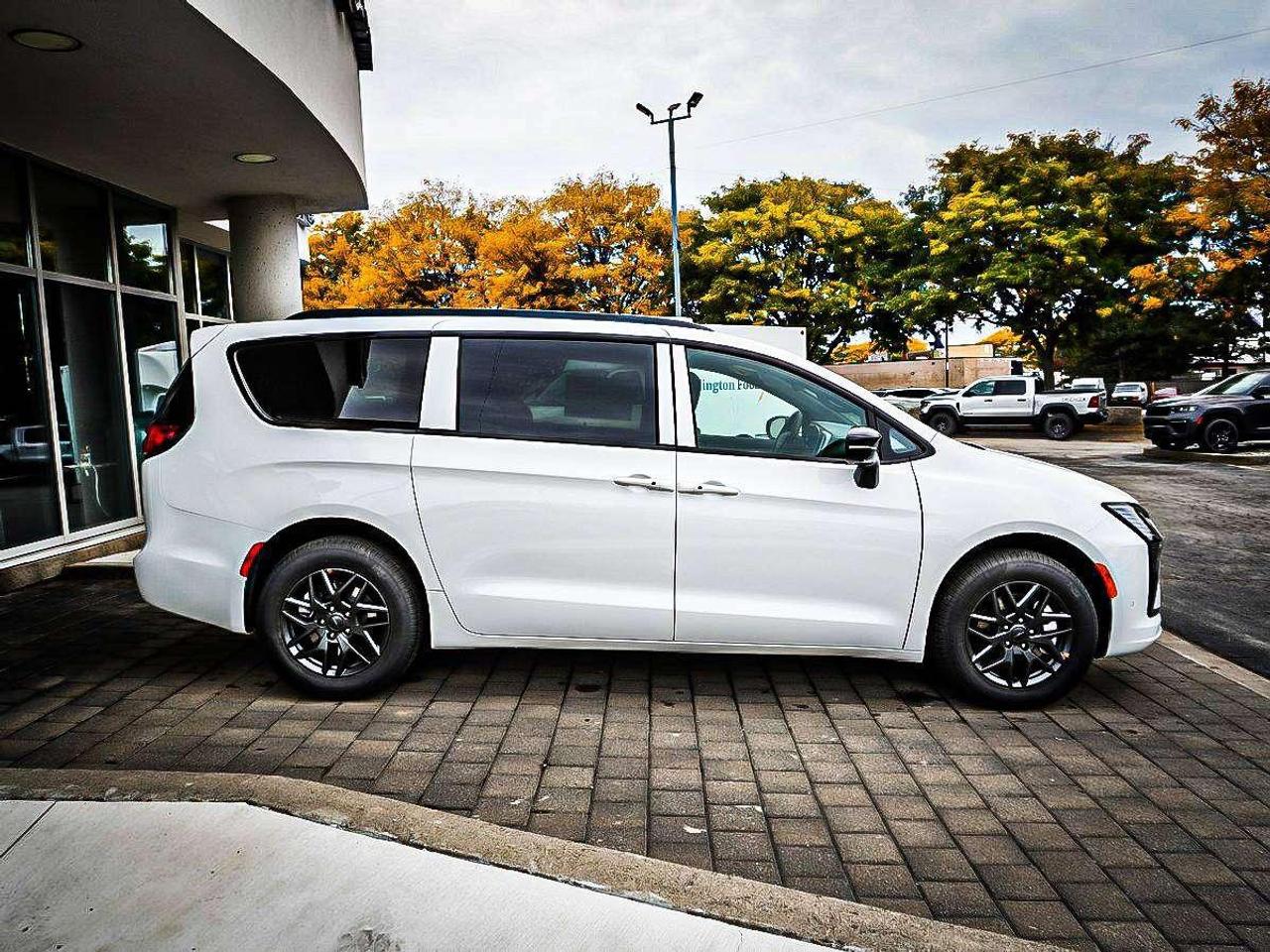 2027 Chrysler Pacifica  Photo