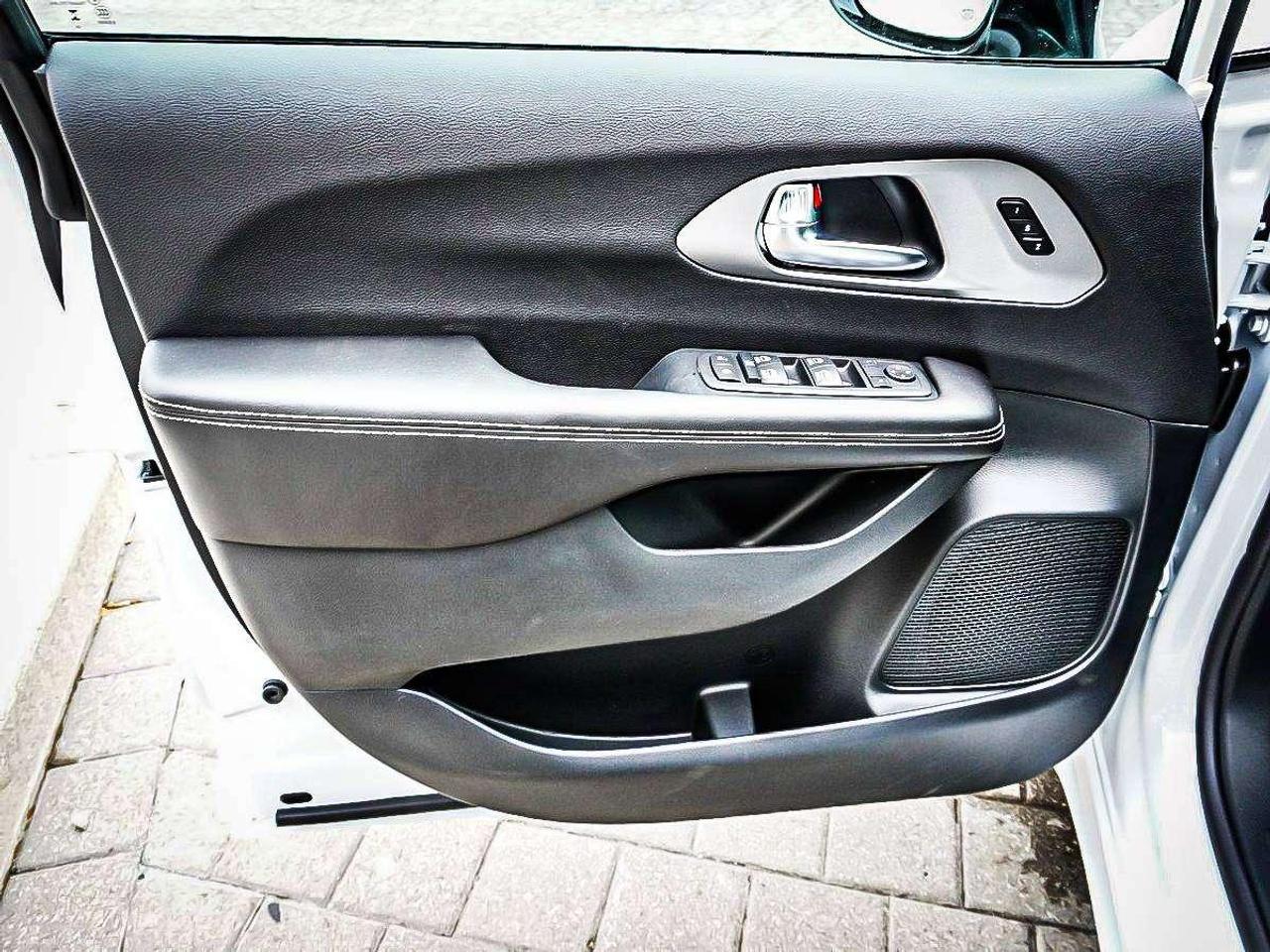 2027 Chrysler Pacifica  Photo
