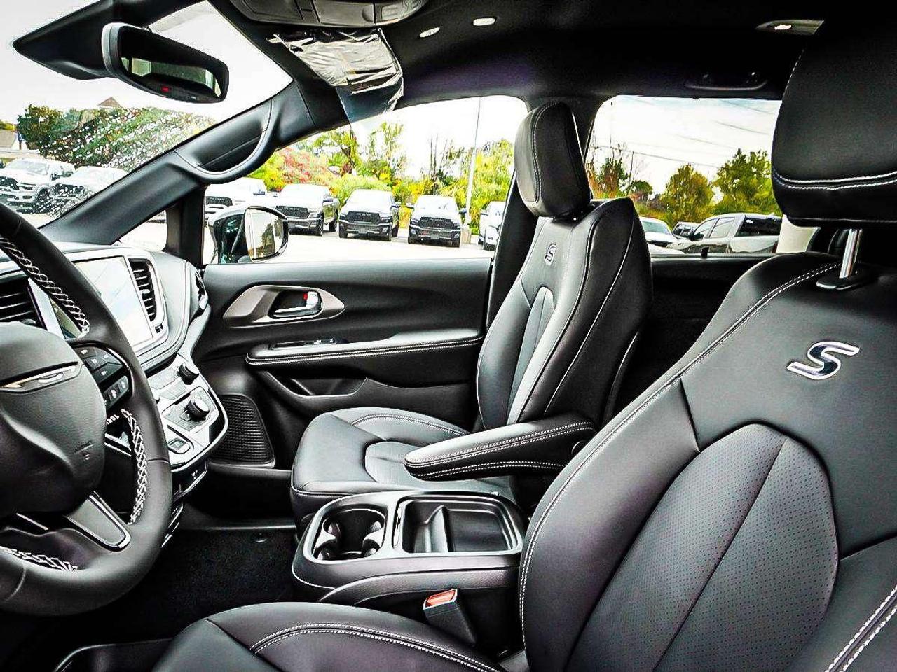 2027 Chrysler Pacifica  Photo