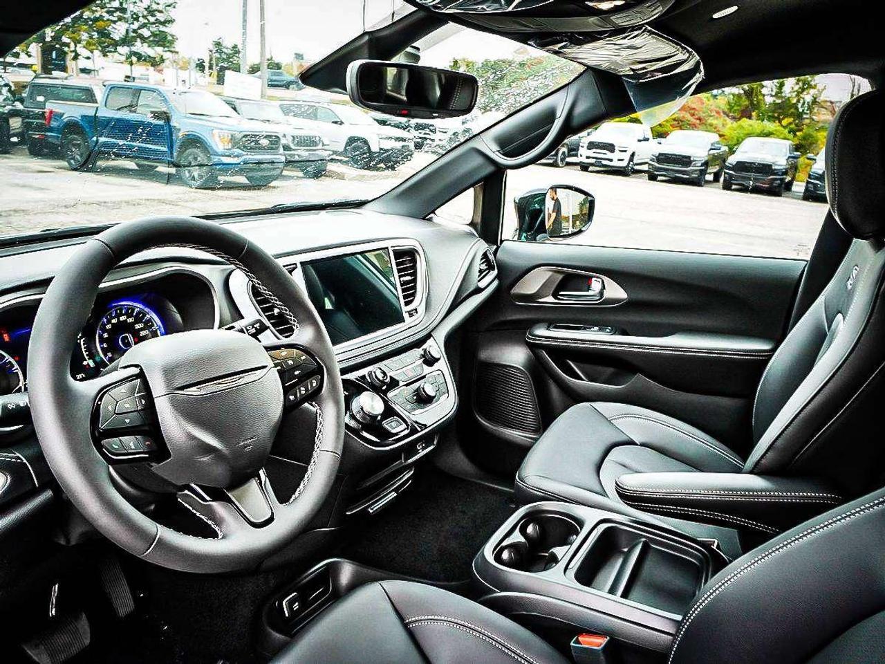 2027 Chrysler Pacifica  Photo