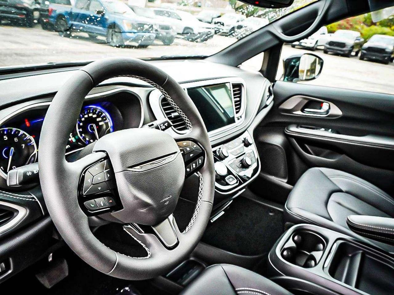 2027 Chrysler Pacifica  Photo