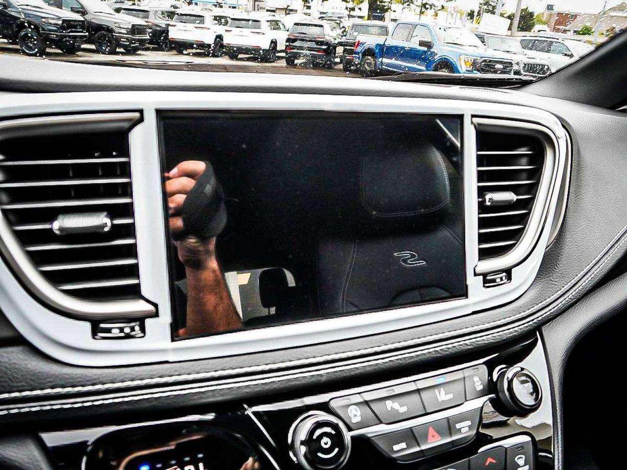 2027 Chrysler Pacifica  Photo