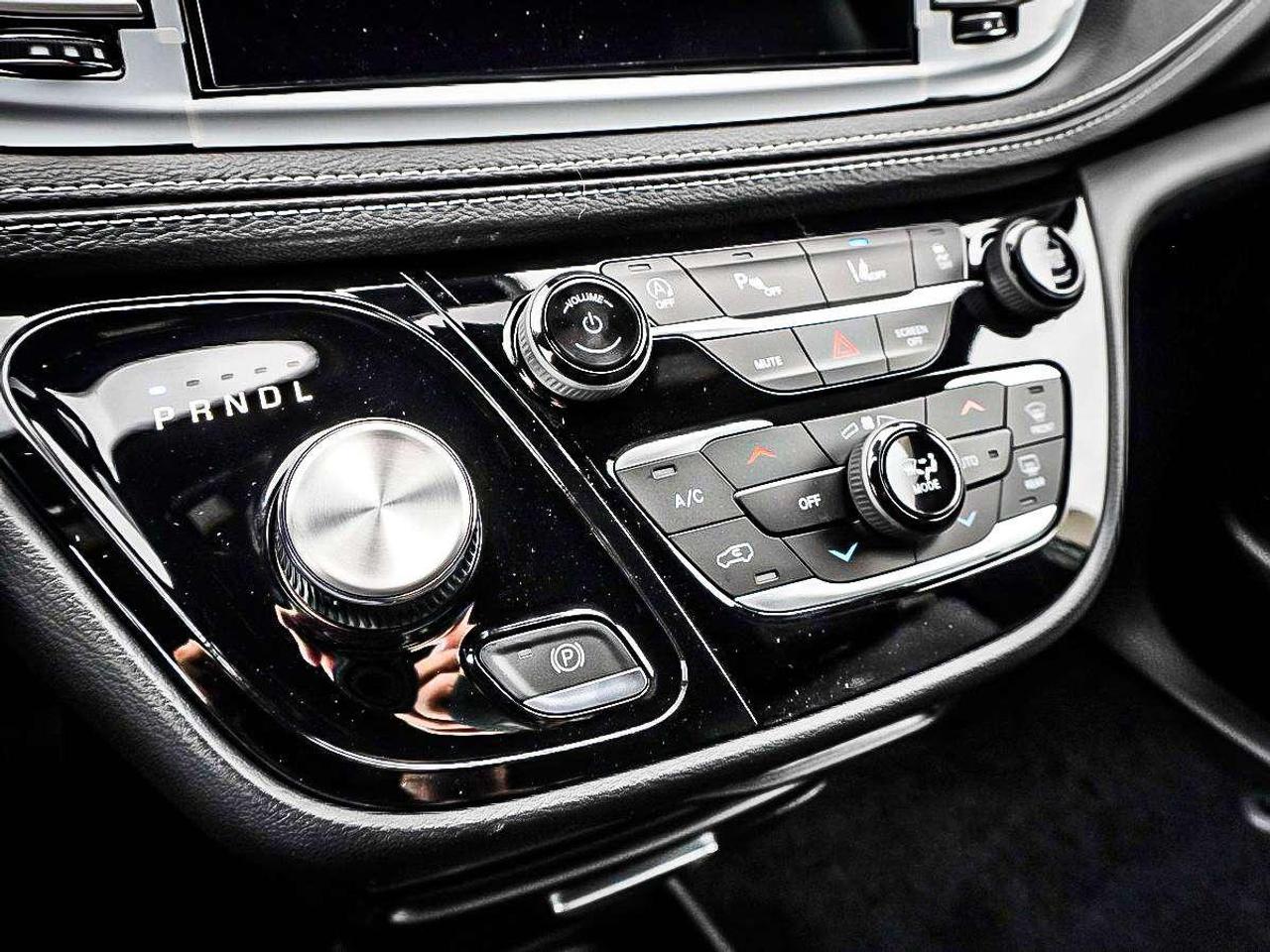 2027 Chrysler Pacifica  Photo