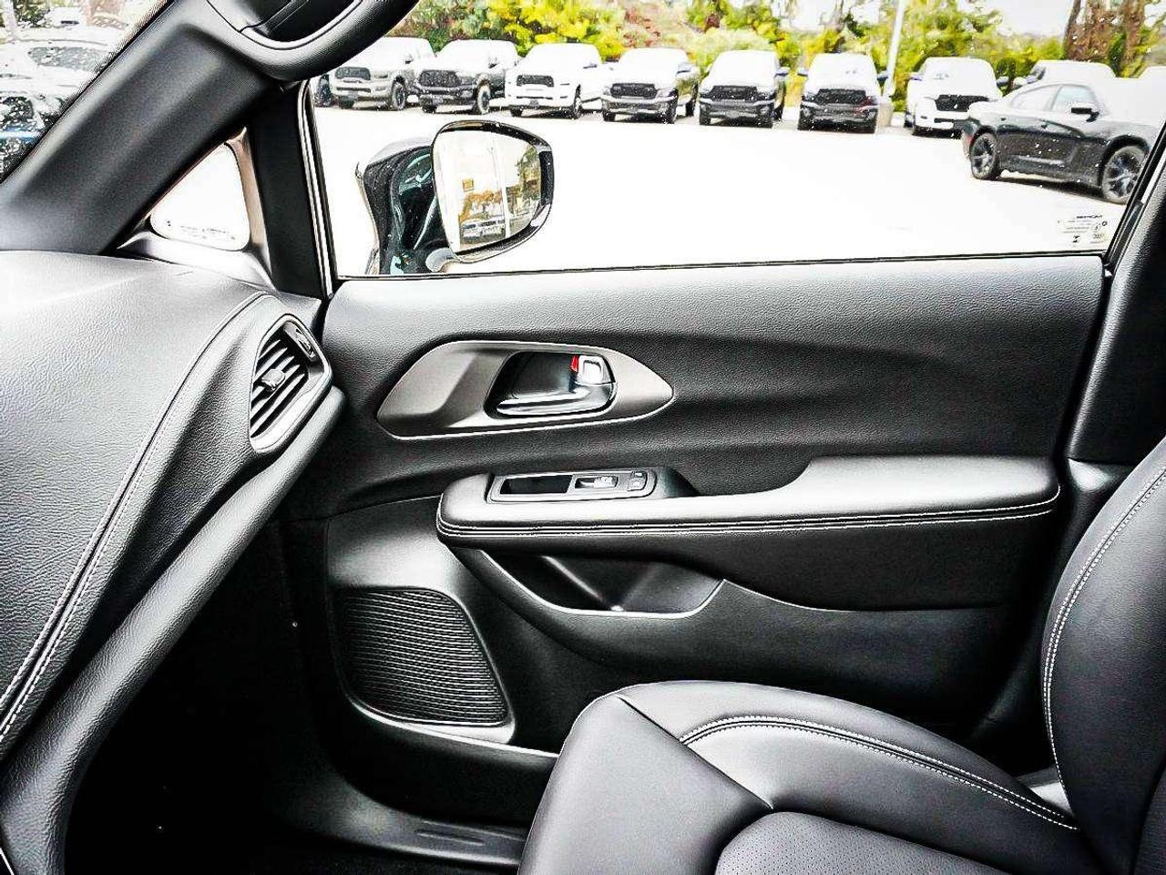 2027 Chrysler Pacifica  Photo
