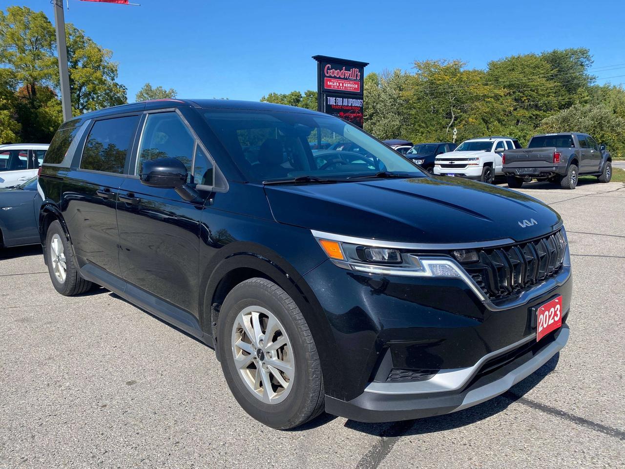 2023 Kia Carnival LX, 8 PASSENGER, BACK UP CAMERA, CLEAN CARFAX! Photo5