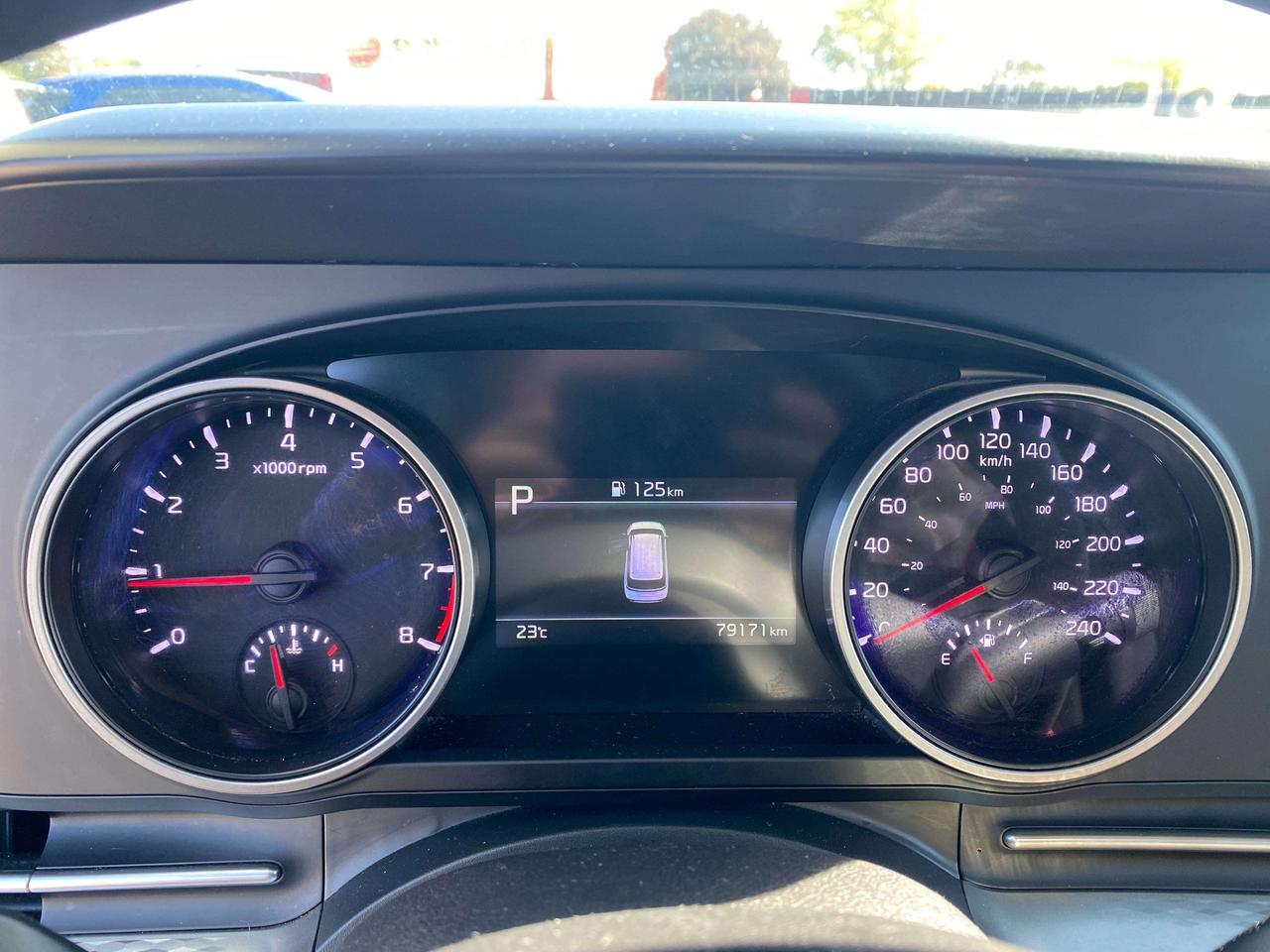 2023 Kia Carnival LX, 8 PASSENGER, BACK UP CAMERA, CLEAN CARFAX! Photo