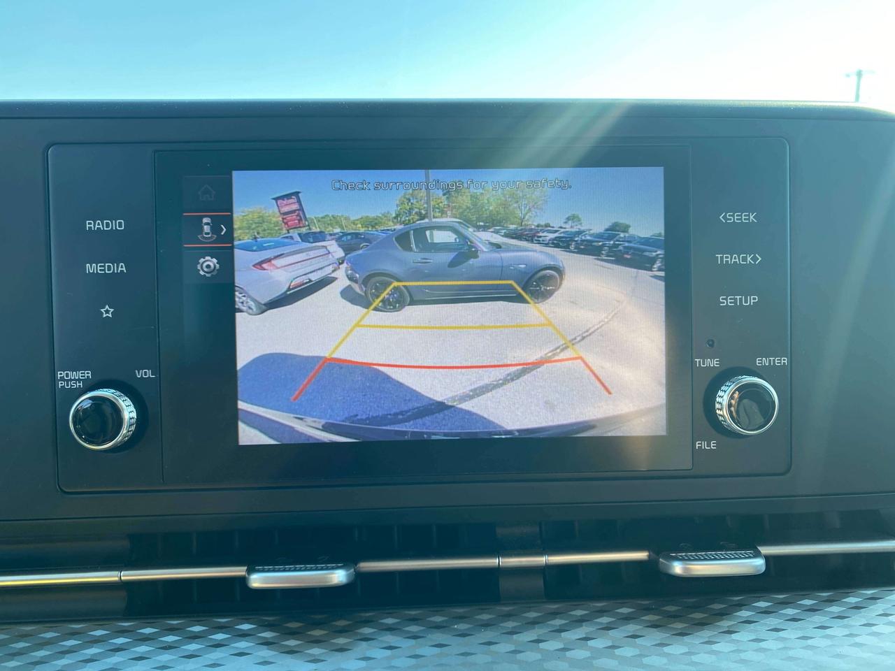 2023 Kia Carnival LX, 8 PASSENGER, BACK UP CAMERA, CLEAN CARFAX! Photo
