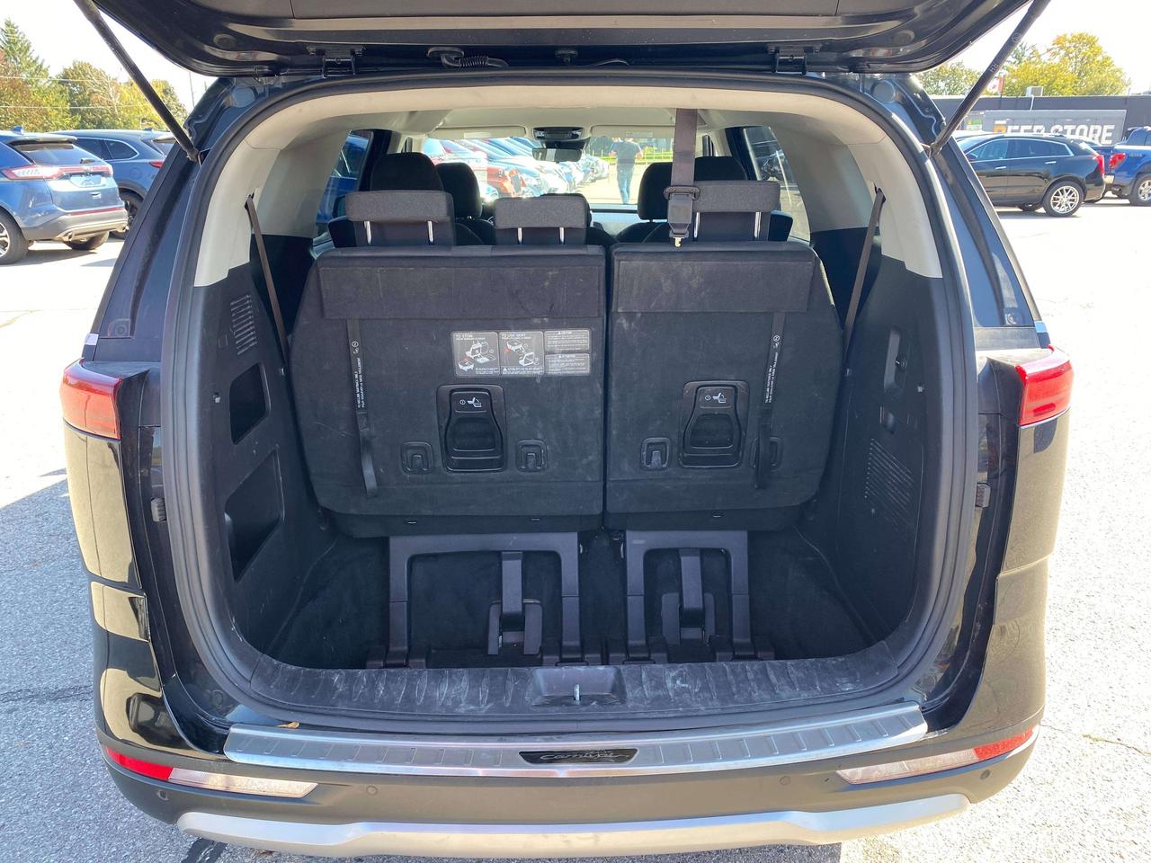 2023 Kia Carnival LX, 8 PASSENGER, BACK UP CAMERA, CLEAN CARFAX! Photo