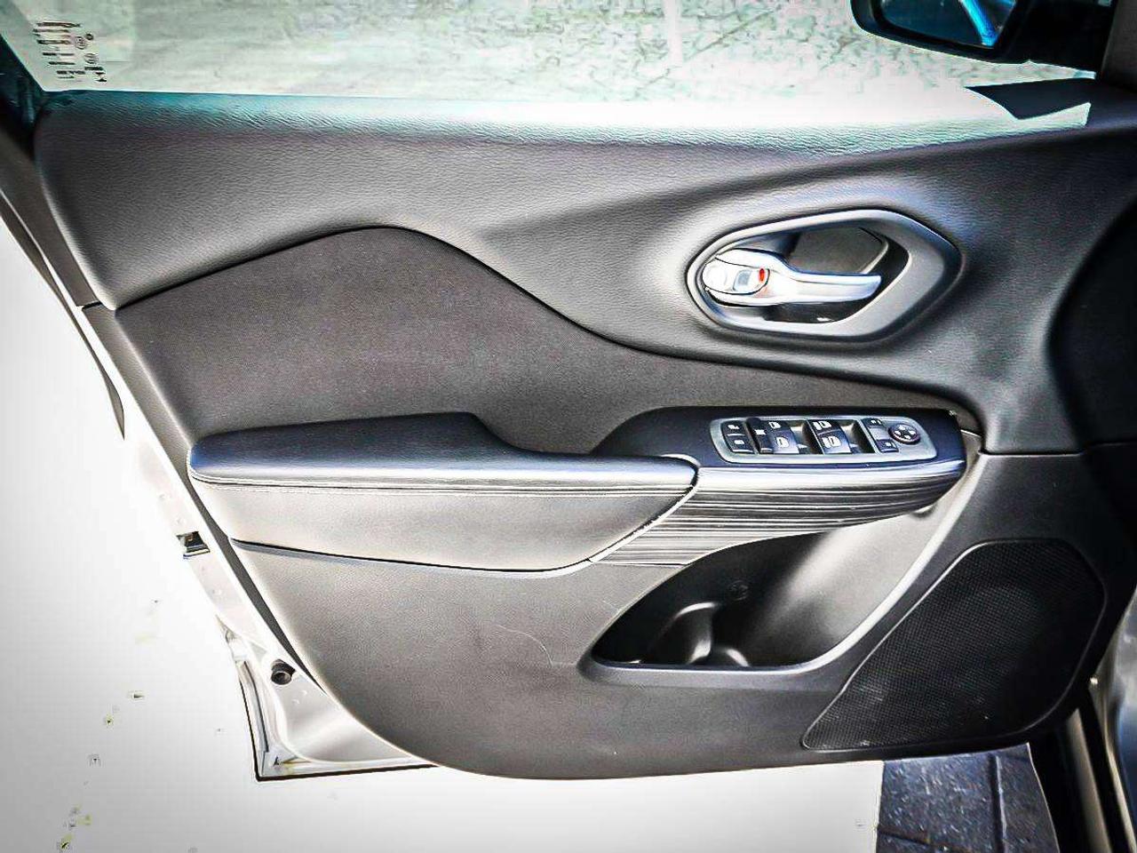 2015 Jeep Cherokee  Photo