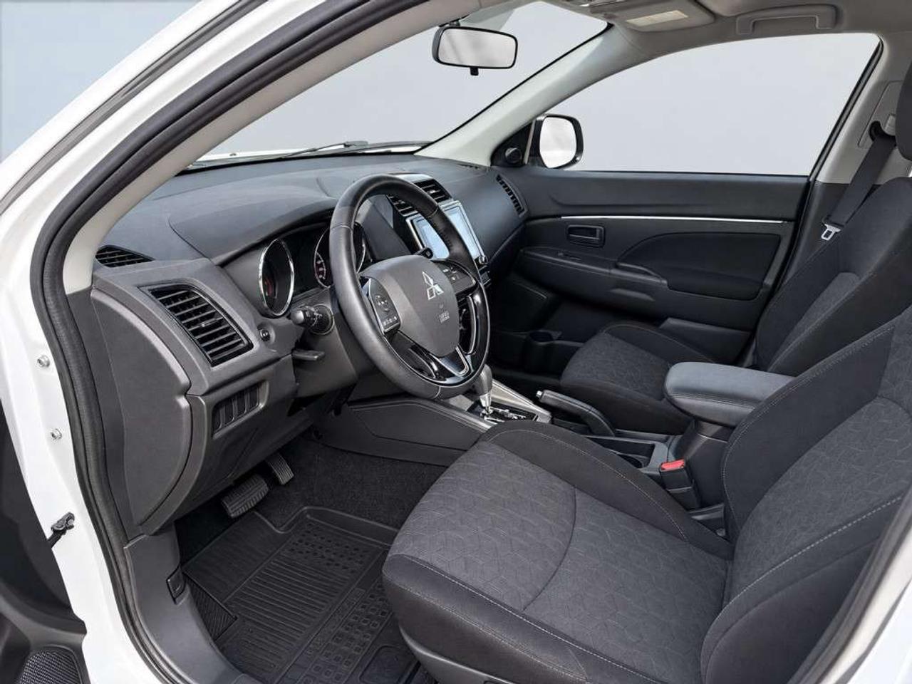 2020 Mitsubishi RVR SE / FWD / HEATED SEATS / CARPLAY / BLIND SPOT / BACKUP CAM / ALLOYS Photo