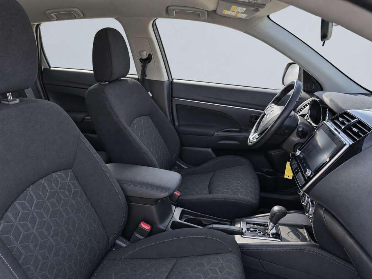 2020 Mitsubishi RVR SE / FWD / HEATED SEATS / CARPLAY / BLIND SPOT / BACKUP CAM / ALLOYS Photo