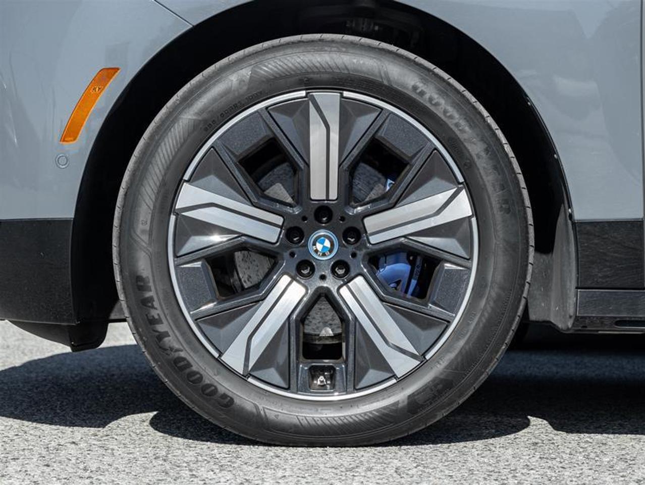 2024 BMW iX xDrive40 4dr All-Wheel Drive Sports Activity Vehicle Photo