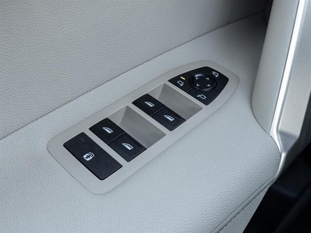 2024 BMW iX xDrive40 4dr All-Wheel Drive Sports Activity Vehicle Photo