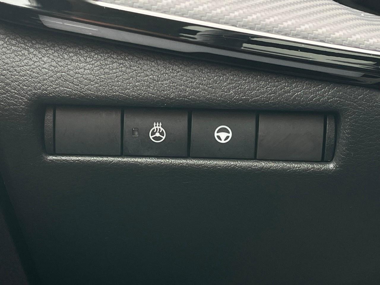 2025 Nissan Kicks SR AWD Photo