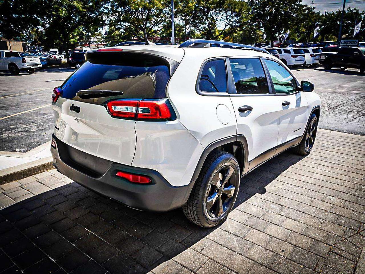 2016 Jeep Cherokee  Photo