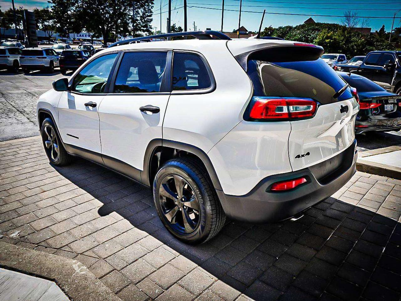 2016 Jeep Cherokee  Photo