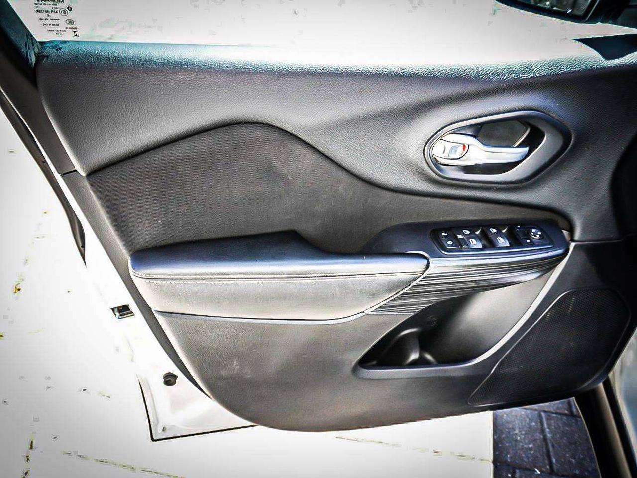 2016 Jeep Cherokee  Photo