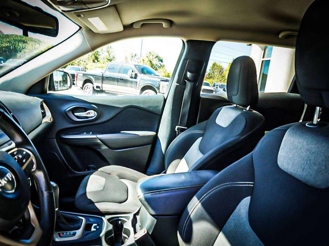 2016 Jeep Cherokee  Photo