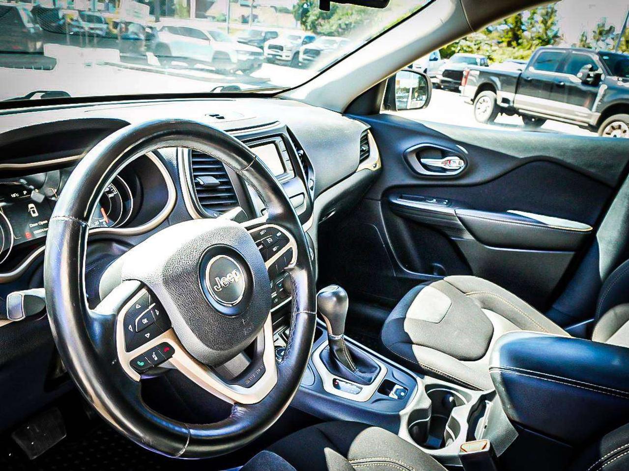 2016 Jeep Cherokee  Photo
