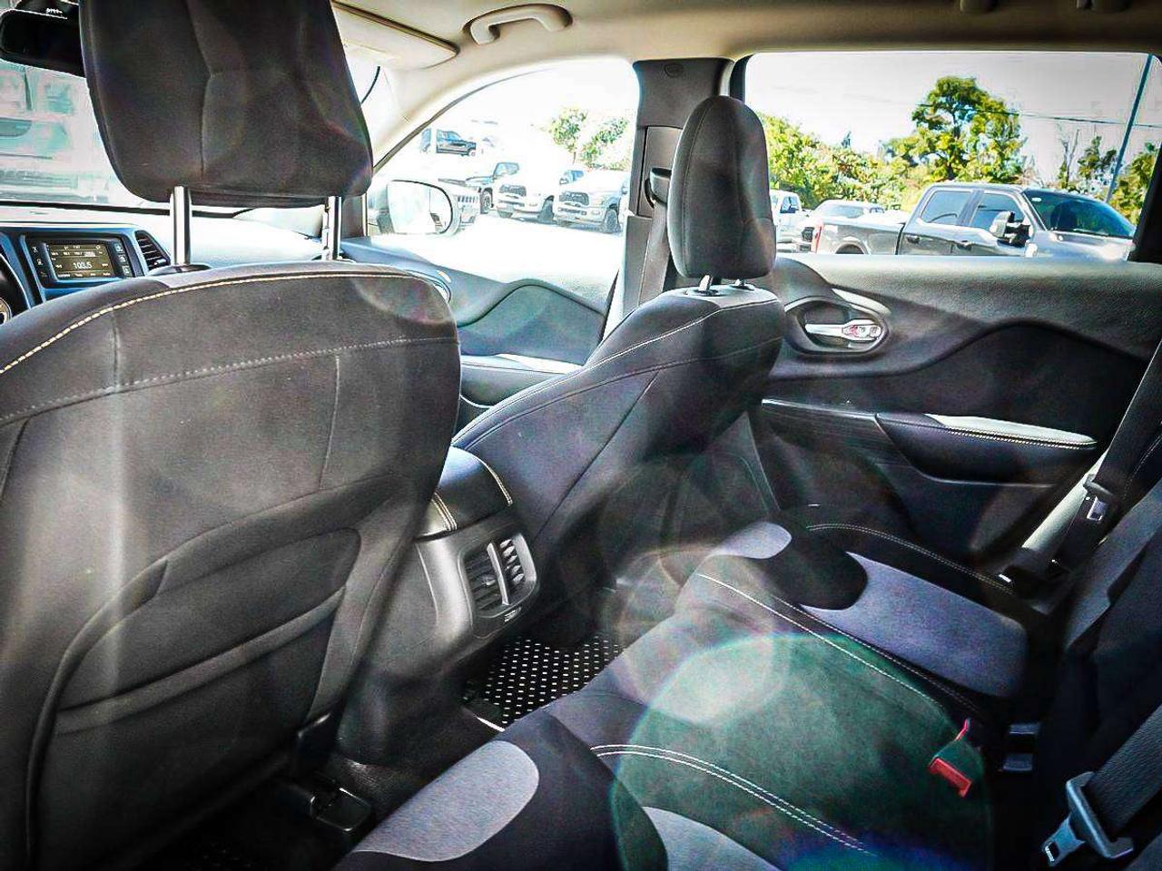 2016 Jeep Cherokee  Photo