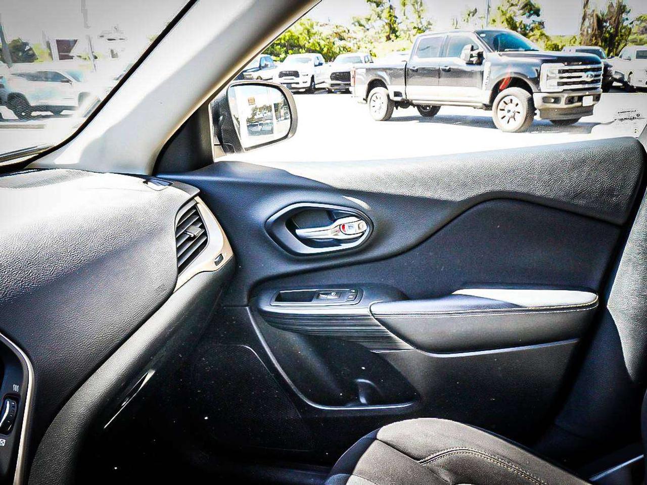 2016 Jeep Cherokee  Photo