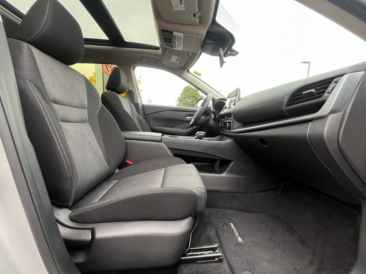 2024 Nissan Rogue AWD SV Moonroof Photo