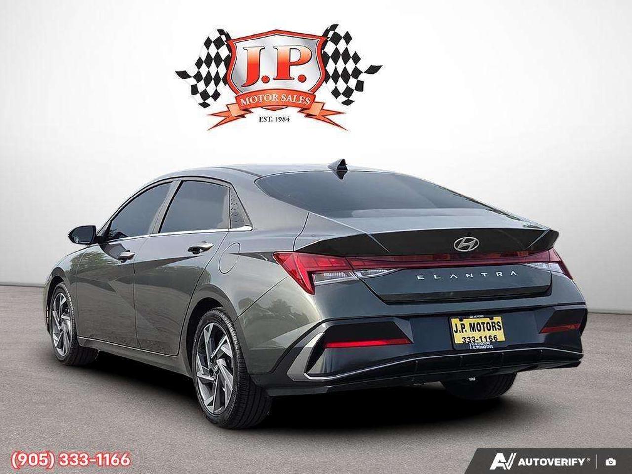 2024 Hyundai Elantra Apple CarPlay & Android Auto • Power Sunroof • Built-In Navigation System • Remote Start System • Heated Front Seats • La Photo