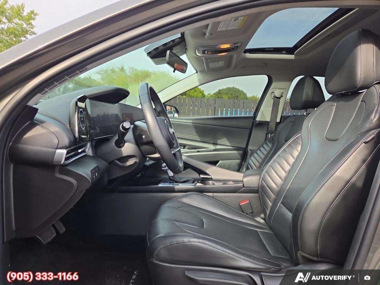 2024 Hyundai Elantra Apple CarPlay & Android Auto • Power Sunroof • Built-In Navigation System • Remote Start System • Heated Front Seats • La Photo