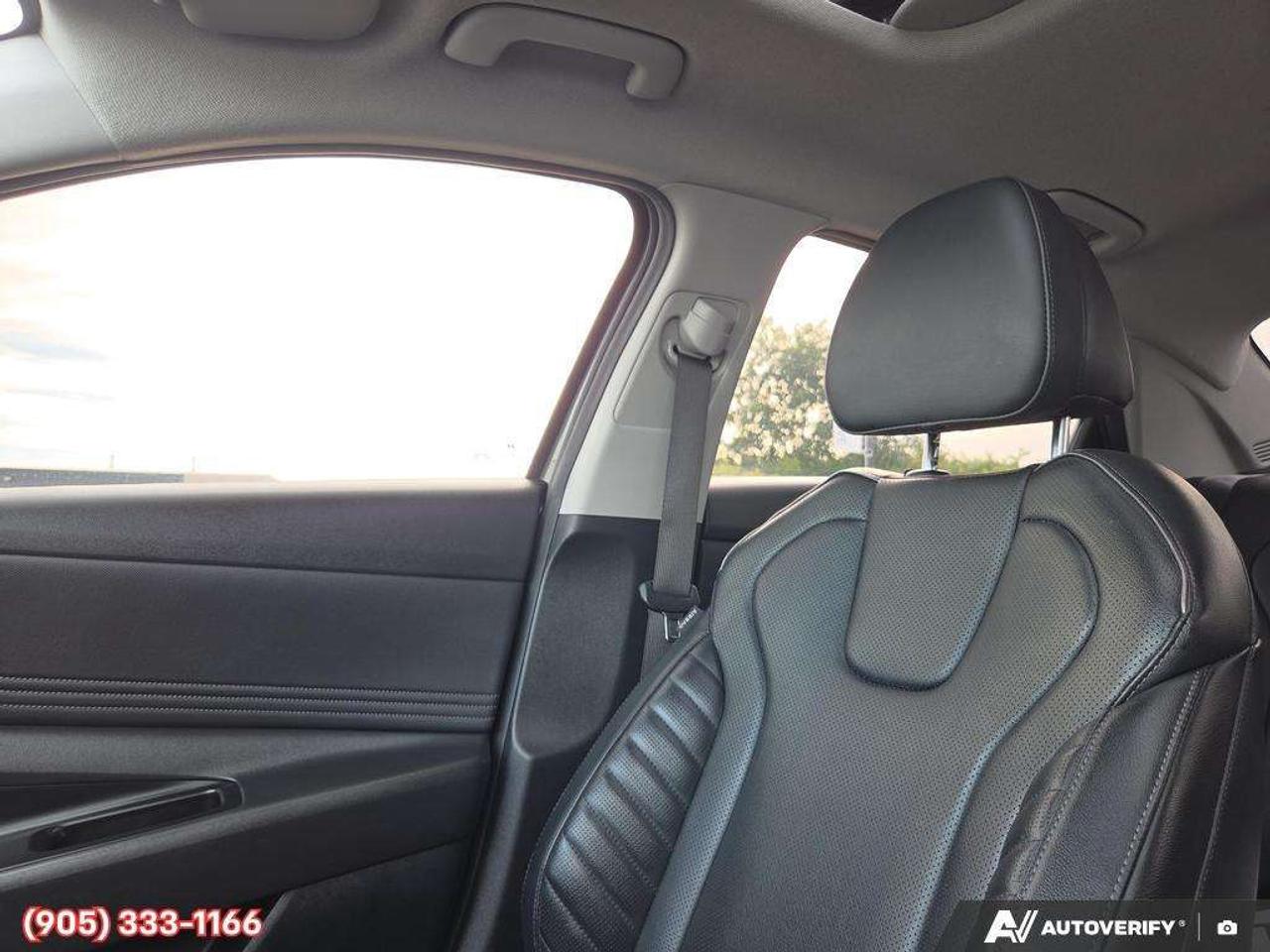 2024 Hyundai Elantra Apple CarPlay & Android Auto • Power Sunroof • Built-In Navigation System • Remote Start System • Heated Front Seats • La Photo