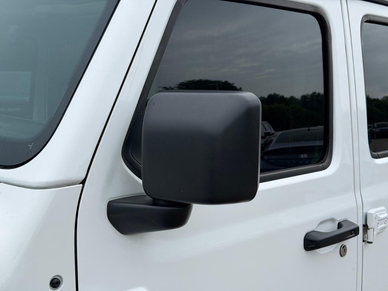 2023 Jeep Wrangler SAHARA 4DR 4X4 Photo