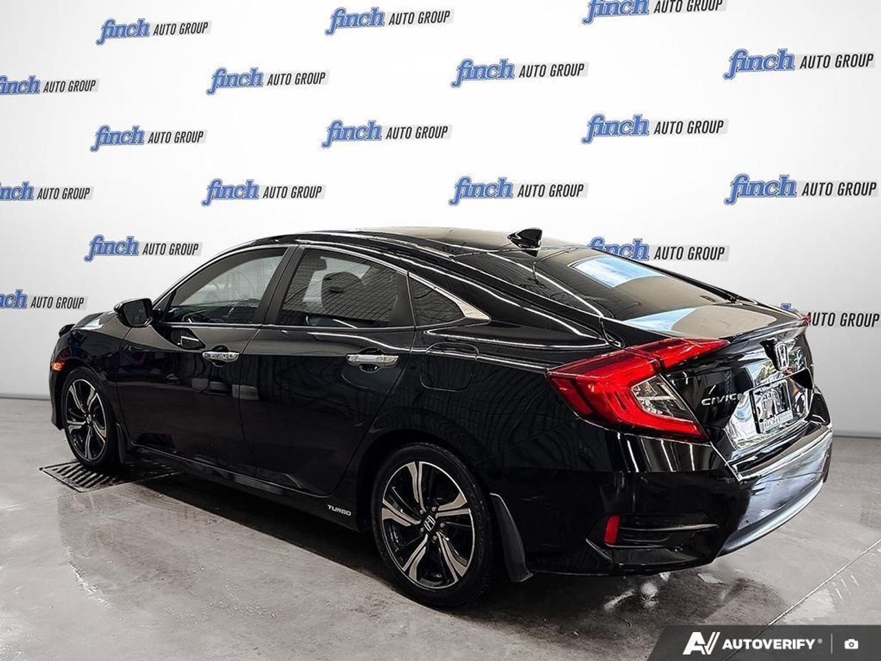 2018 Honda Civic Touring (CVT) 4dr Sedan Photo3