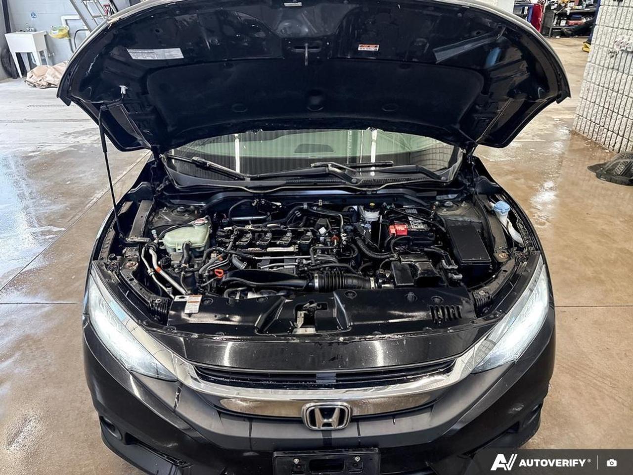 2018 Honda Civic Touring (CVT) 4dr Sedan Photo