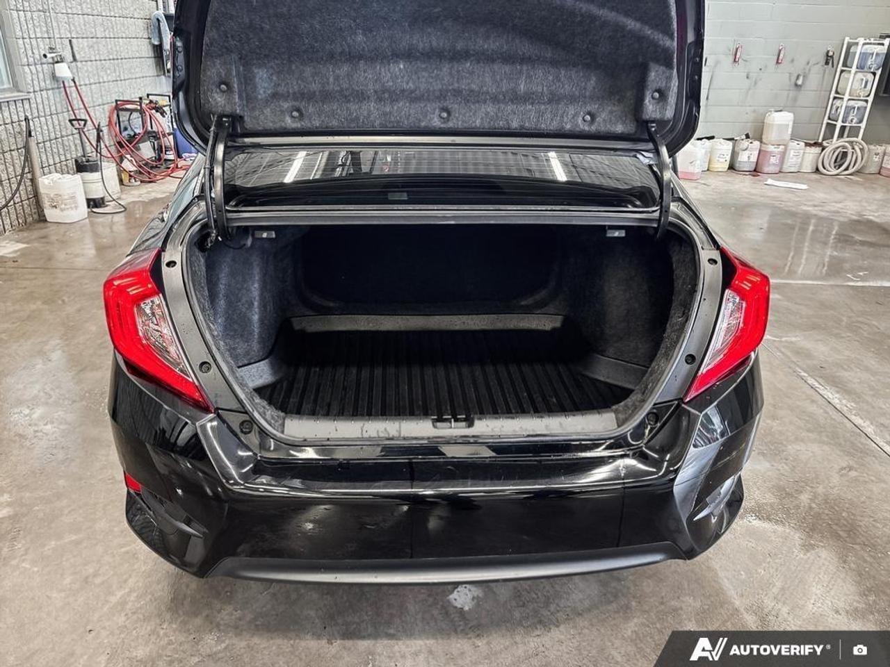 2018 Honda Civic Touring (CVT) 4dr Sedan Photo