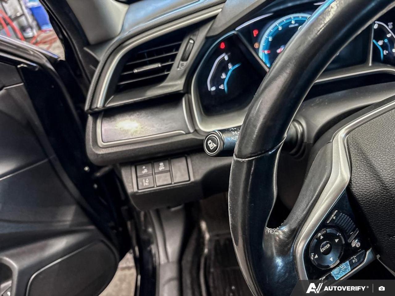 2018 Honda Civic Touring (CVT) 4dr Sedan Photo