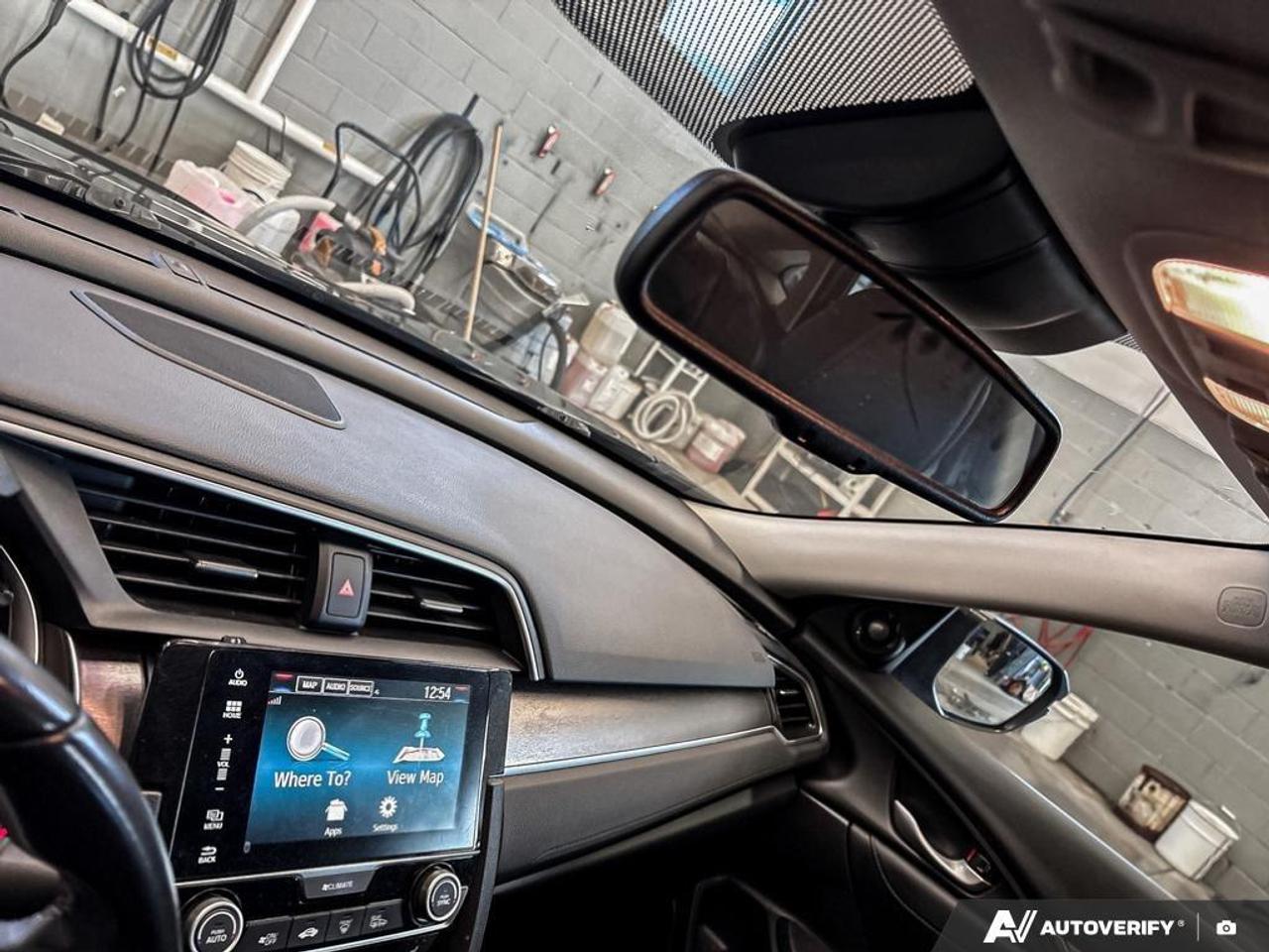2018 Honda Civic Touring (CVT) 4dr Sedan Photo