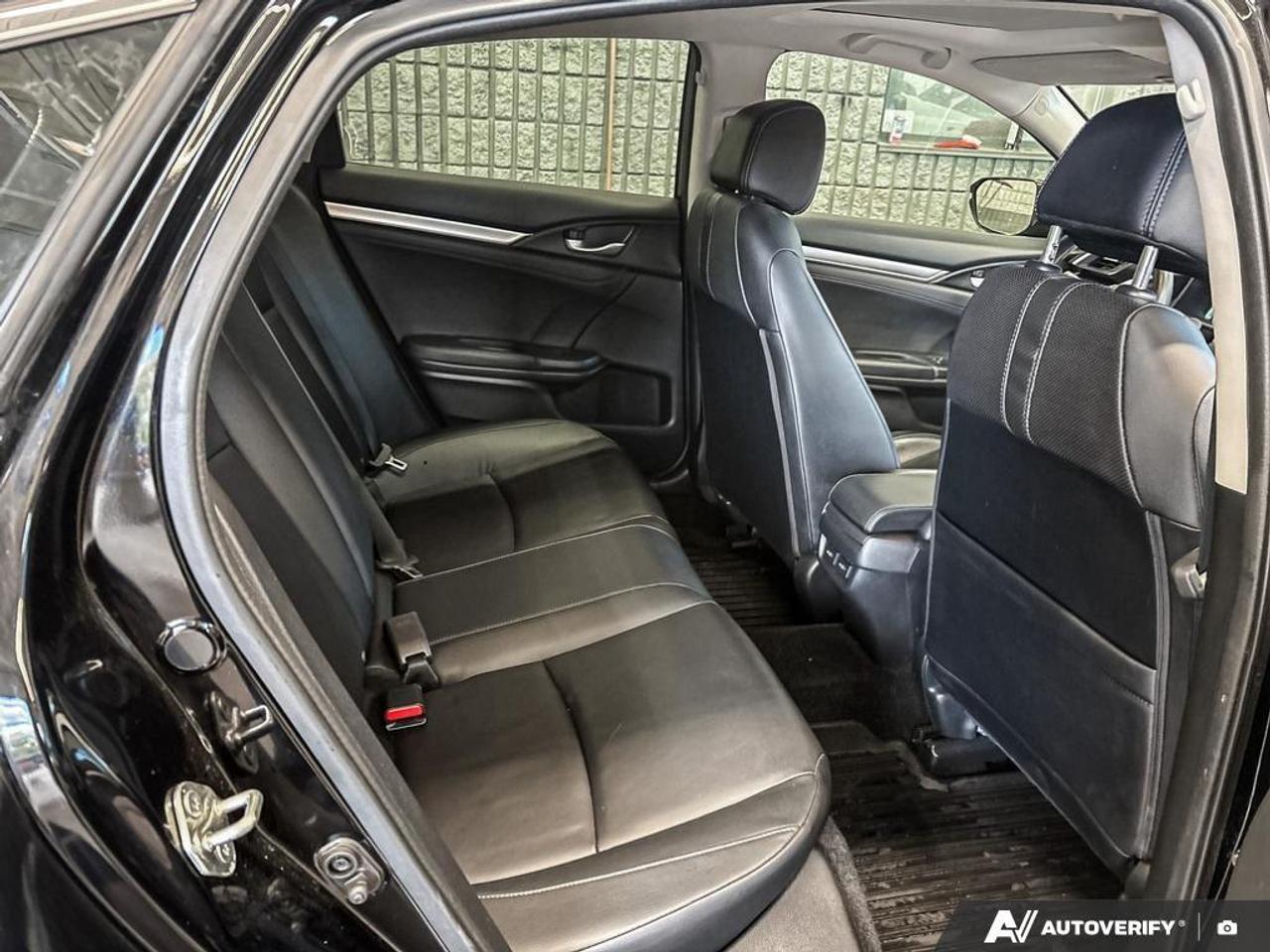 2018 Honda Civic Touring (CVT) 4dr Sedan Photo