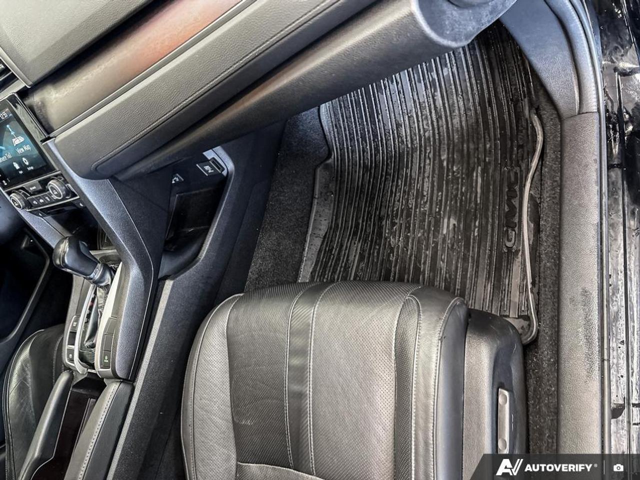 2018 Honda Civic Touring (CVT) 4dr Sedan Photo