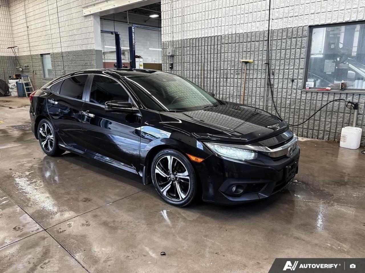 2018 Honda Civic Touring (CVT) 4dr Sedan Photo