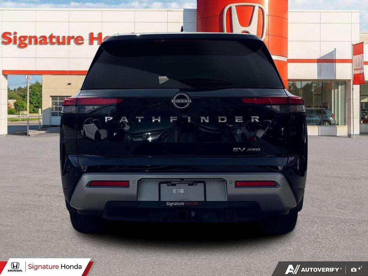 2023 Nissan Pathfinder SV Photo4