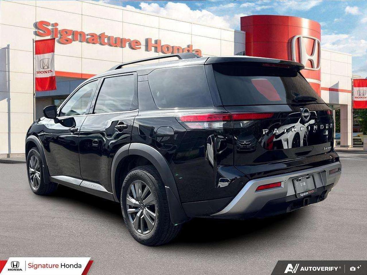 2023 Nissan Pathfinder SV Photo