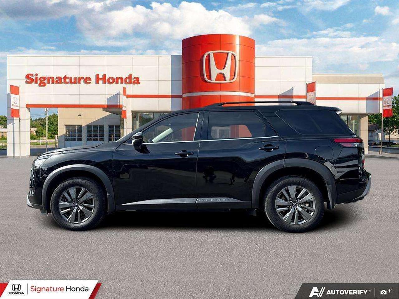 2023 Nissan Pathfinder SV Photo